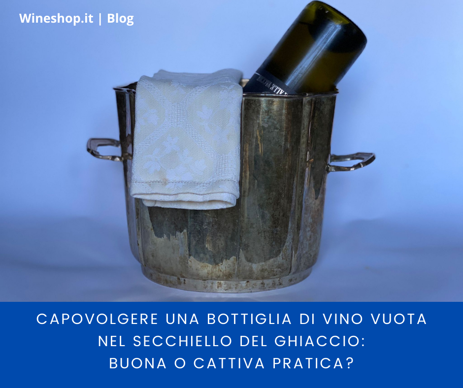 Capovolgere una bottiglia di vino vuota nel secchiello del ghiaccio: buona o cattiva pratica?