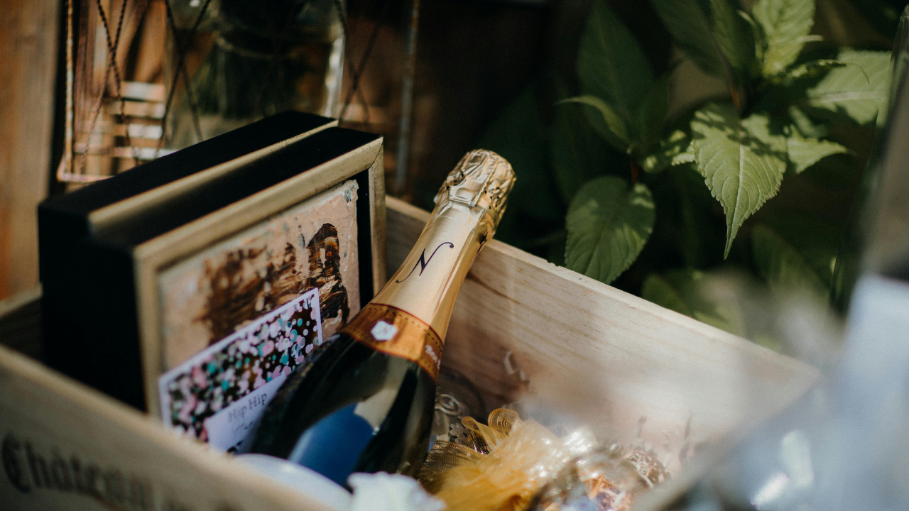 Wine as a gift: is gift box always necessary?