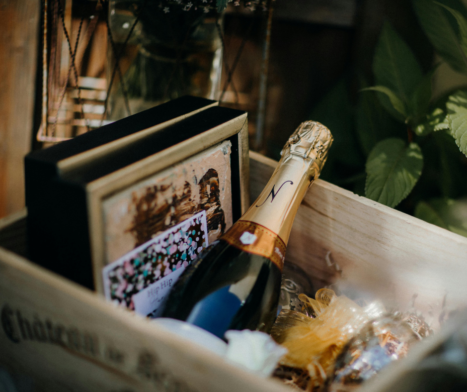 Regalare vino: la confezione regalo è obbligatoria?