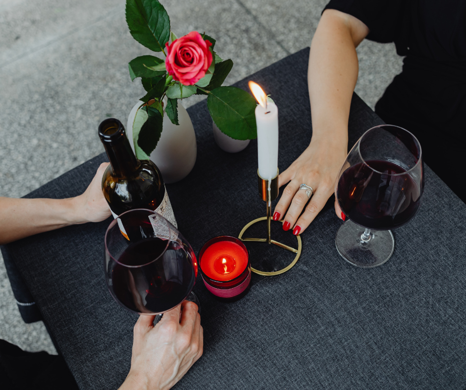 Dove posizionare la bottiglia di vino durante un pasto?