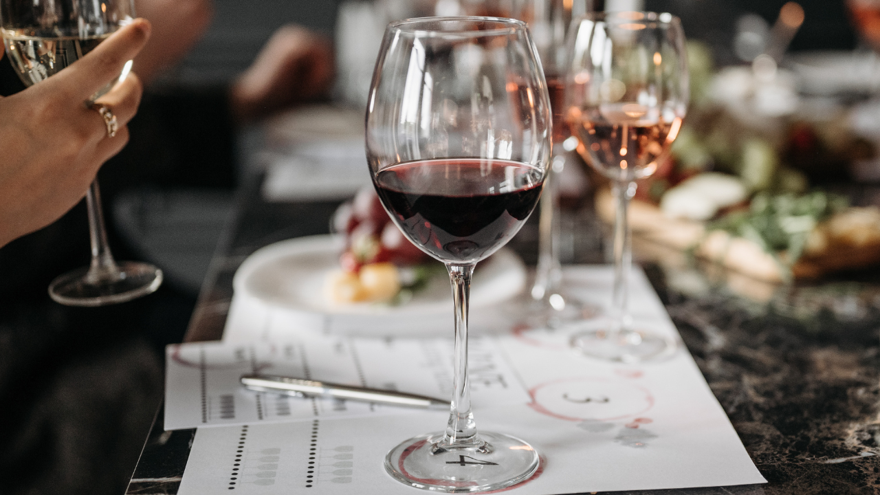 Quante volte annusare il vino? Le Regole del Galateo
