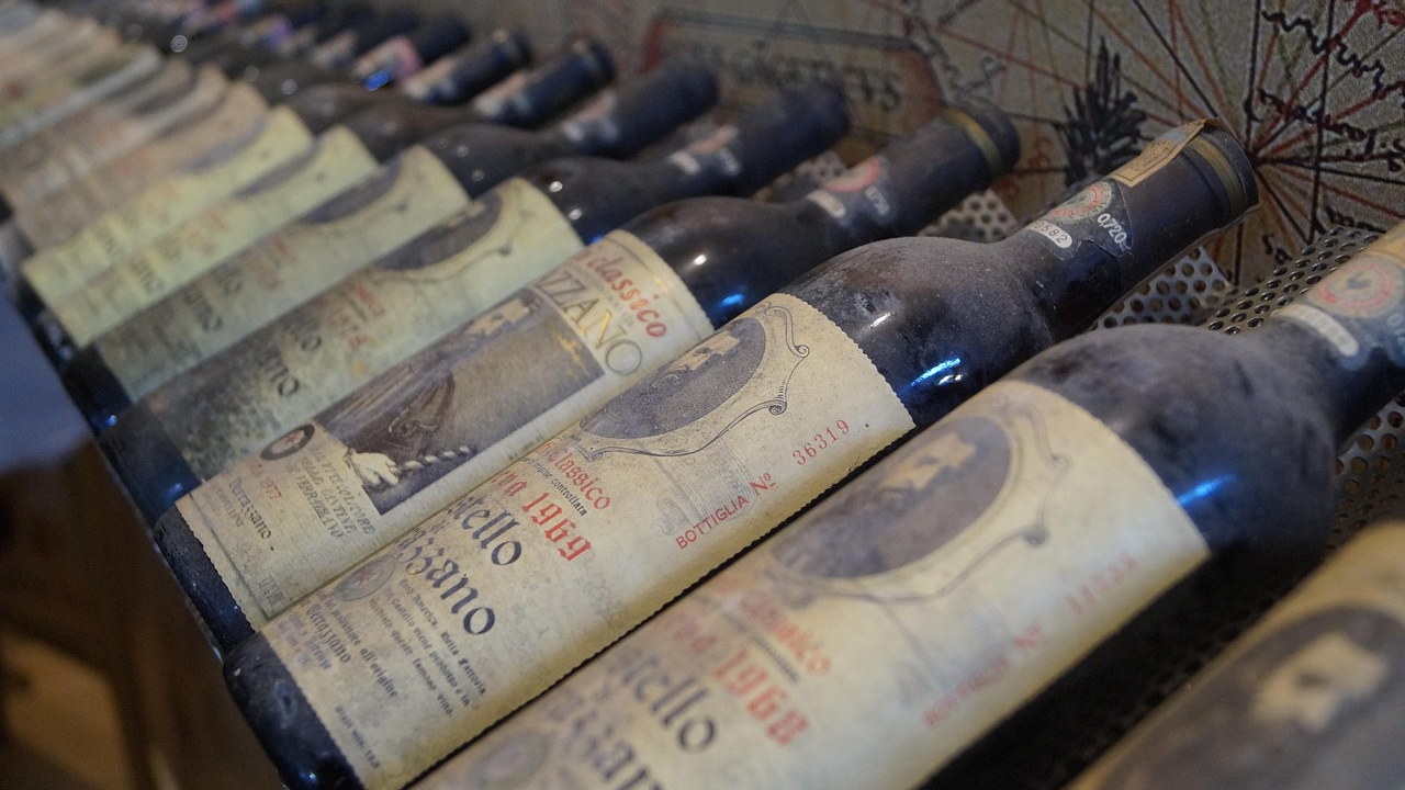 É vero che non si dovrebbe togliere la polvere da alcune bottiglie di vino?
