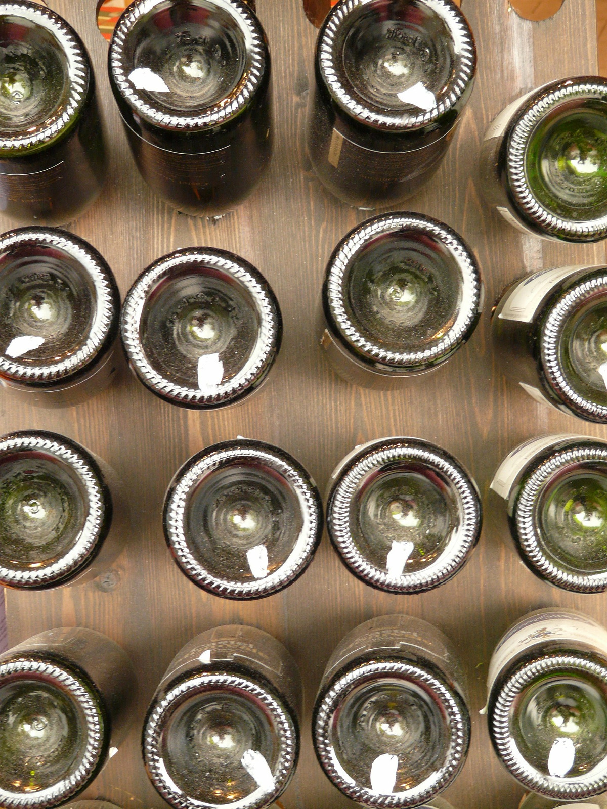 Perché le Bottiglie di Vino hanno il Fondo Concavo