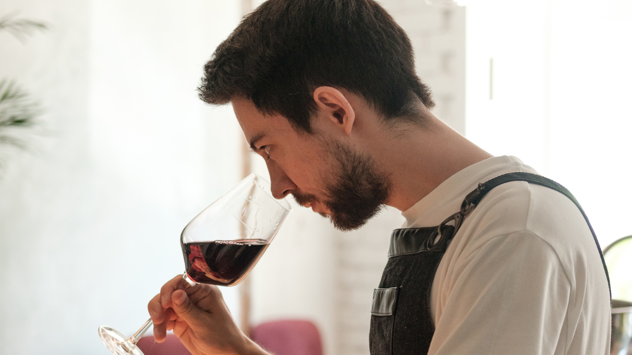 Quante volte annusare il vino? Le Regole del Galateo